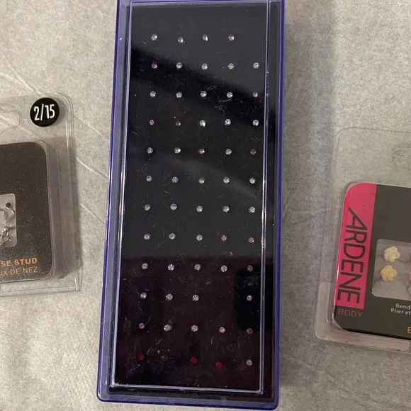 Nose stud lot - Picture 2 of 6